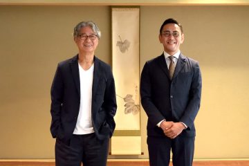 八木 保さん（左）と藤田清館長（右）。大阪市内にて対談。