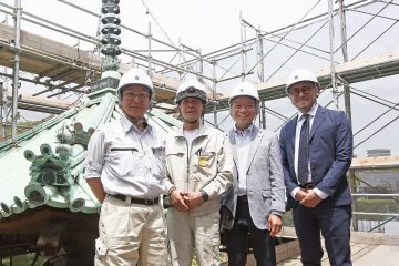 左から鳴海祥博さん、有馬茂さん、松尾浩樹さん、藤田清館長